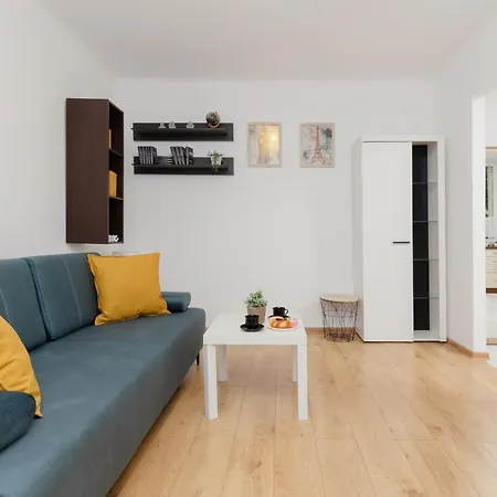 Airport Astronautow With Balcony By Renters Lejlighed *