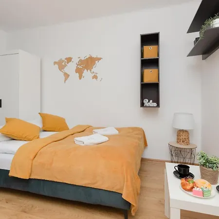 Airport Astronautow With Balcony By Renters